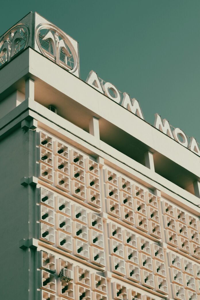 roman-petrov-CZCTTDnLO0w-unsplash Mengapa Perusahaan Besar Memilih Outsourcing untuk Layanan Housekeeping?