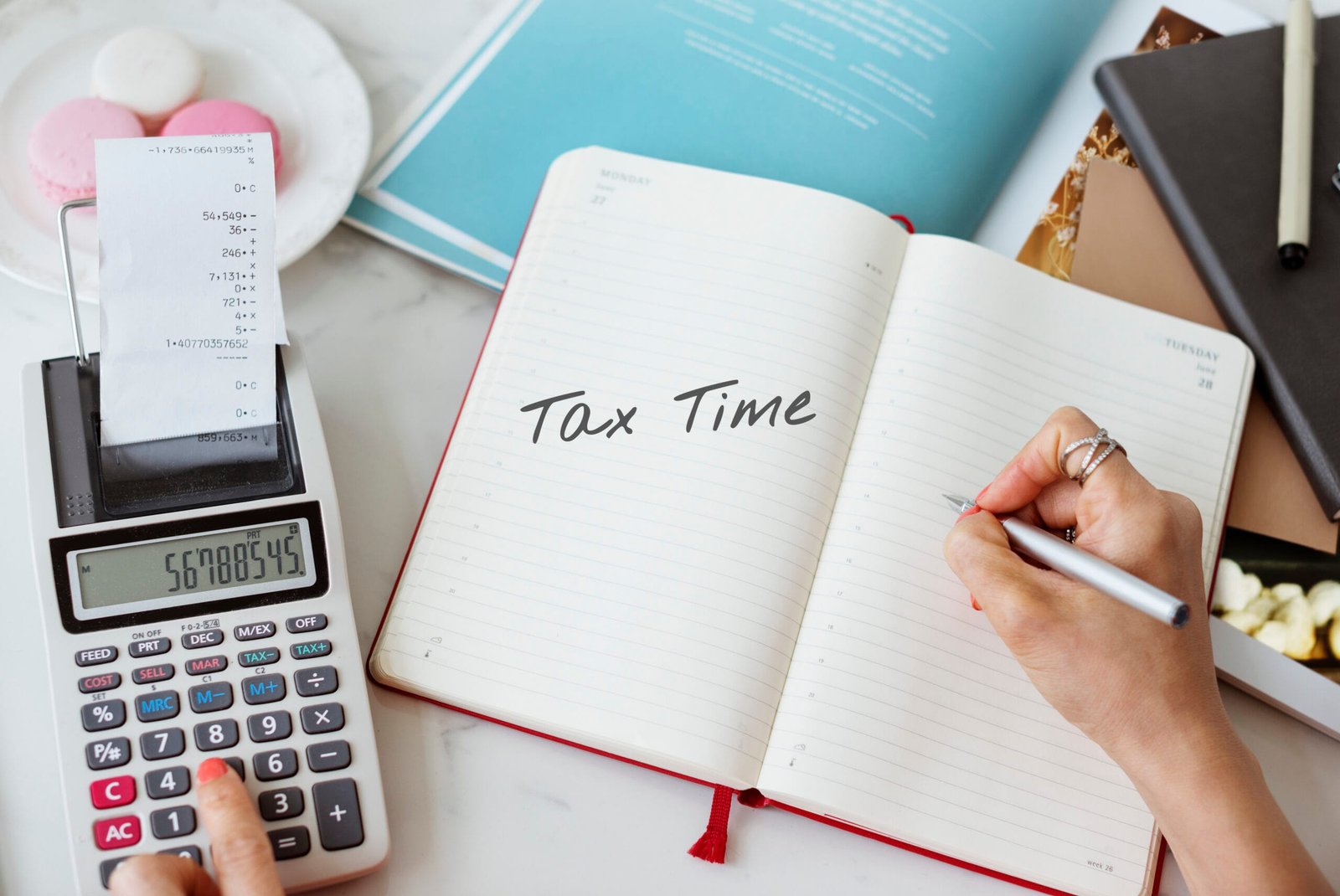 Time for Taxes Money Financial Accounting Taxation Concept Pentingnya Audit Pajak dan Keuntungan Menggunakan Jasa Tax Accounting